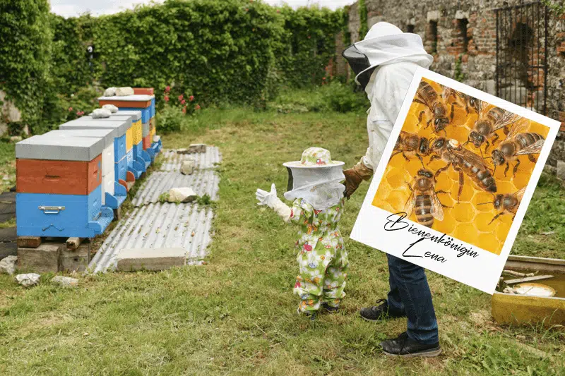 Kind in Imkerkleidung – Spielerisches Engagement für Bienen und Natur von Bienenwixe und CO₂Biene